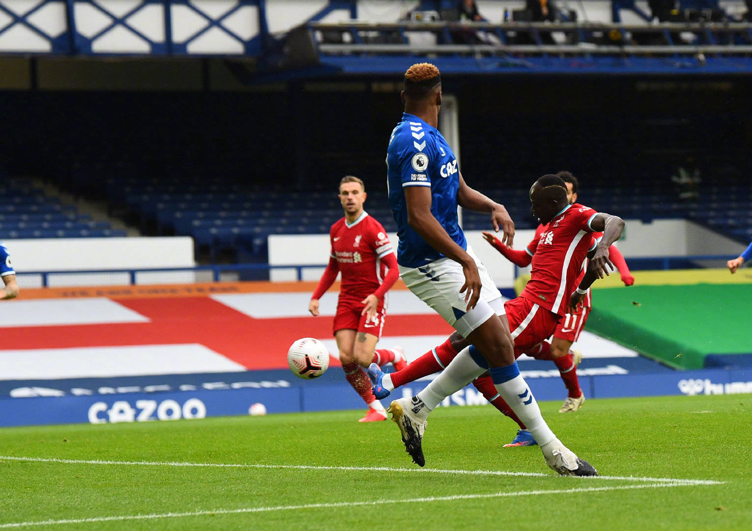 罗在球场上 罗在球场上